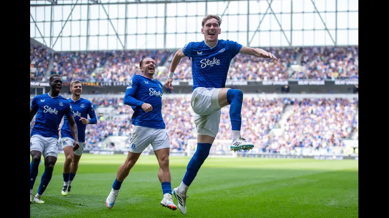 Cầu thủ Everton và Bournemouth tranh chấp bóng trên sân - Phân tích chiến Cầu thủ Everton và Bournemouth tranh chấp bóng trên sân - Phân tích chiến